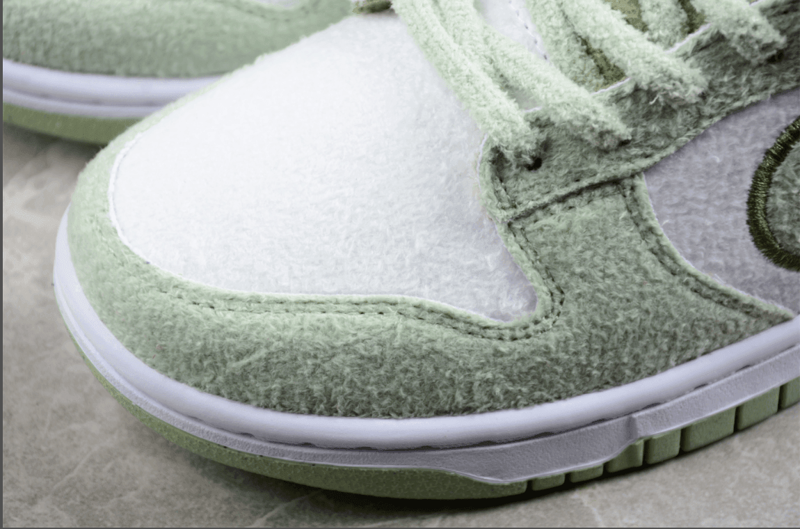 Dunk Low SE 'Fleece - Honeydew'